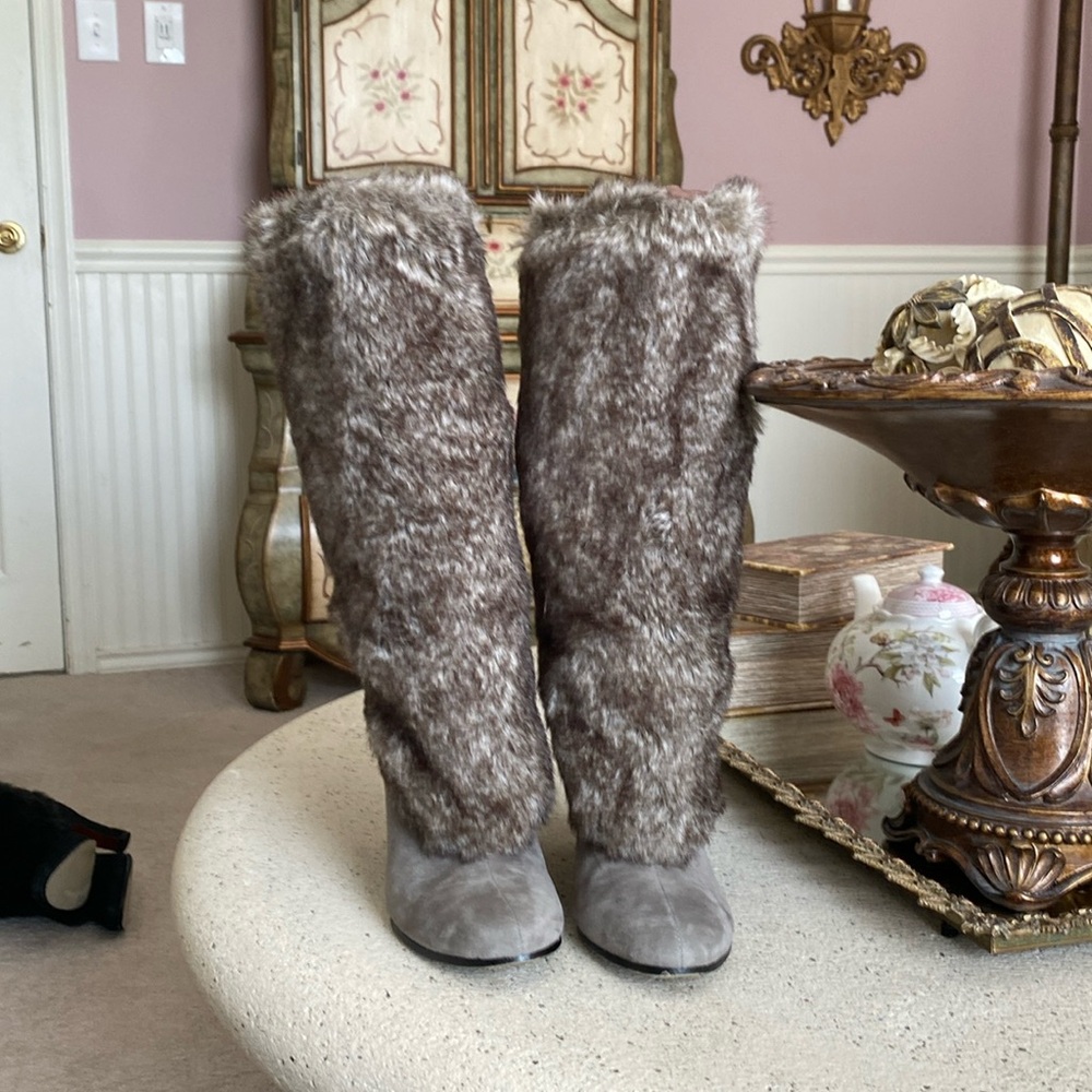 Sam Edelman Grey Fur Heel Boots. Size 8